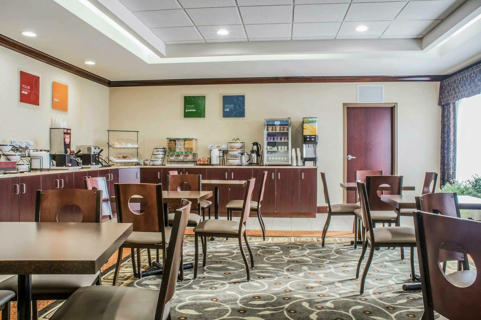 Comfort Inn & Suites Farmington - Victor Extérieur photo