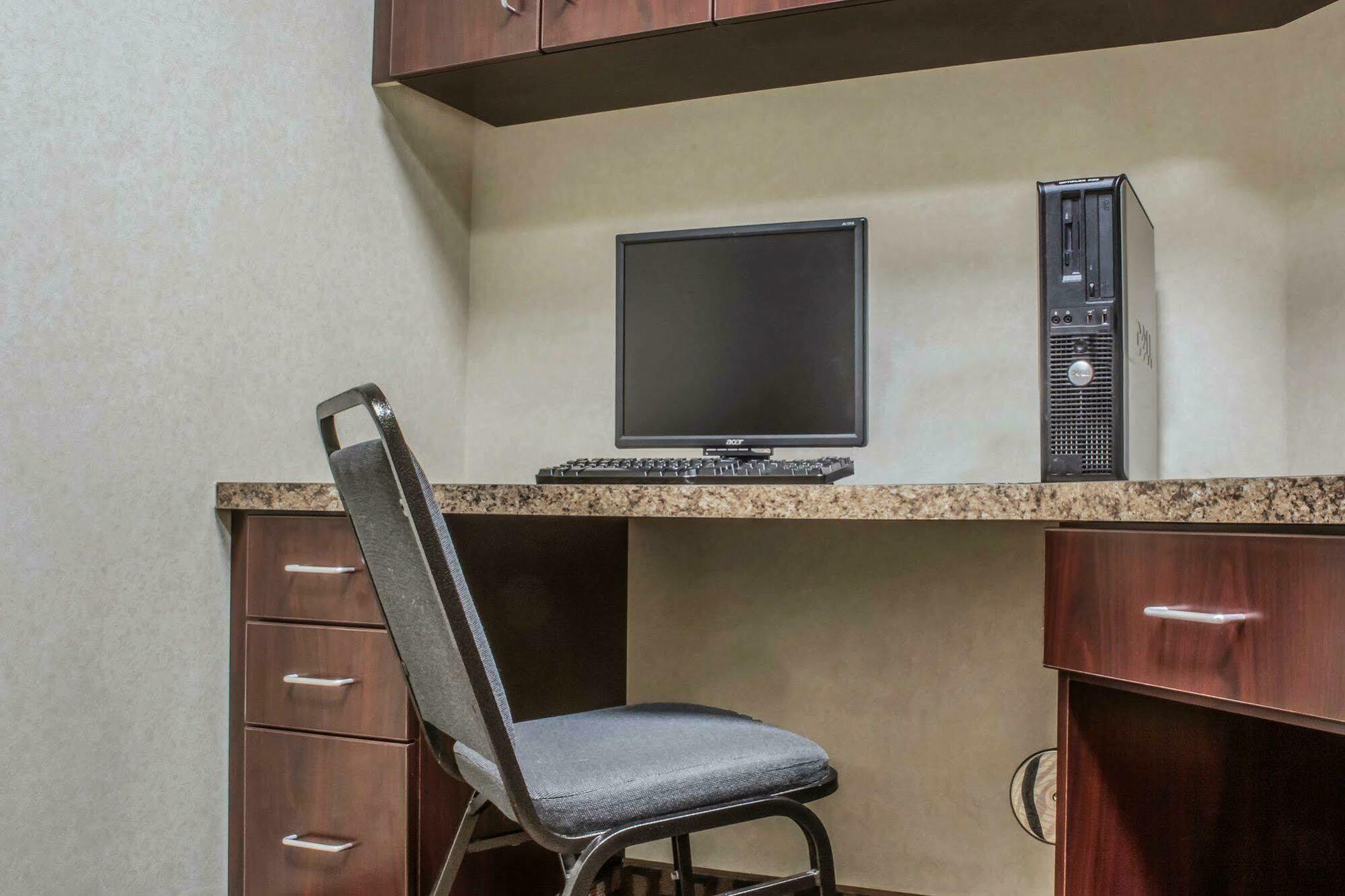 Comfort Inn & Suites Farmington - Victor Extérieur photo